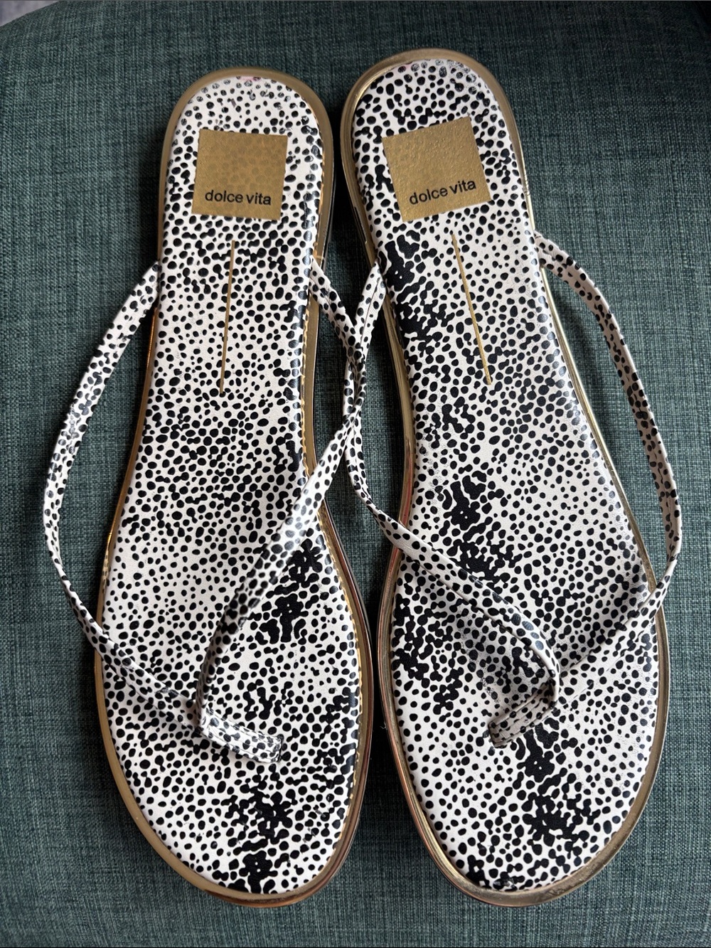 Dolce Vita Black & White Speckled Thong Sandals gold accent women’s 12 EUC